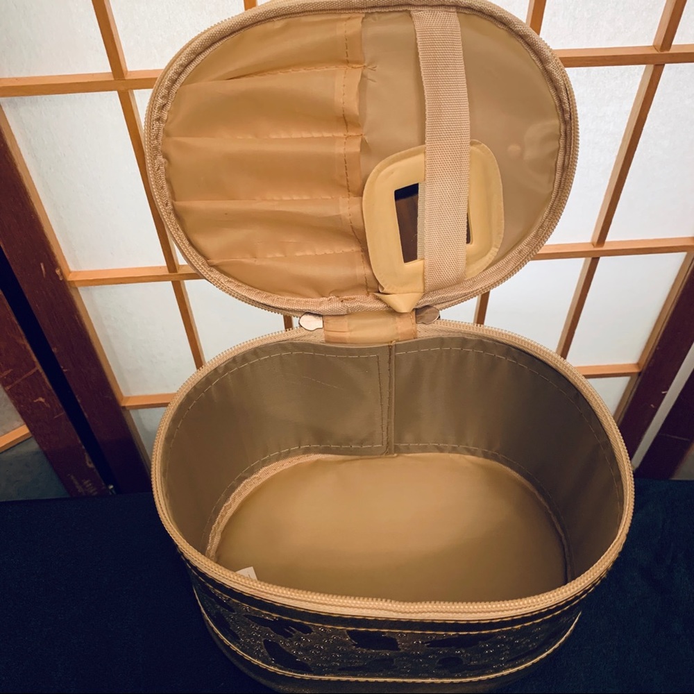GOLD BAG - MAKEUP, HAIR ACCESSORIES, TOILETRIES - Picture 3 of 4